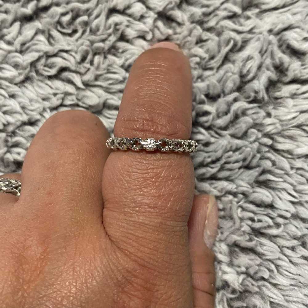 Gucci 18k white gold diamond ring